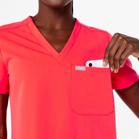 Hot Coral like new Figs scrub top Catrina size Small - Picture 3 of 8